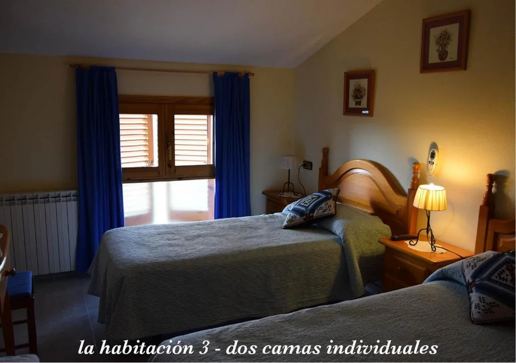 Zweibettzimmer - 3 — Casa Dueso