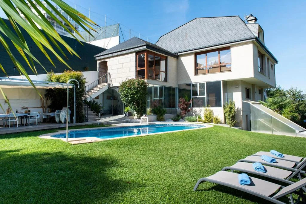 Villa de 3 dormitorios — Casa El Castañal con Piscina Privada
