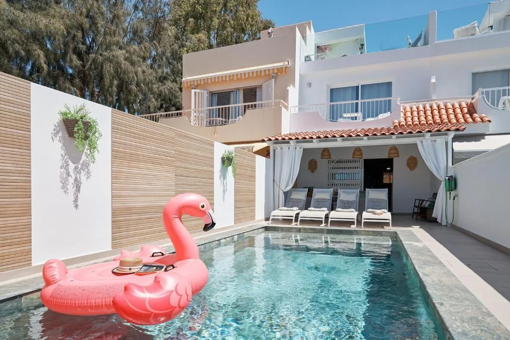 Villa con piscina privada — Casa El Secreto
