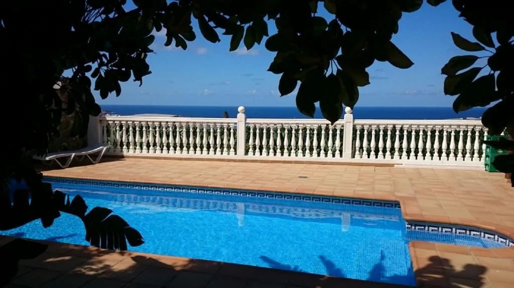 Villa — Casa El tonelero con jardín y piscina privada