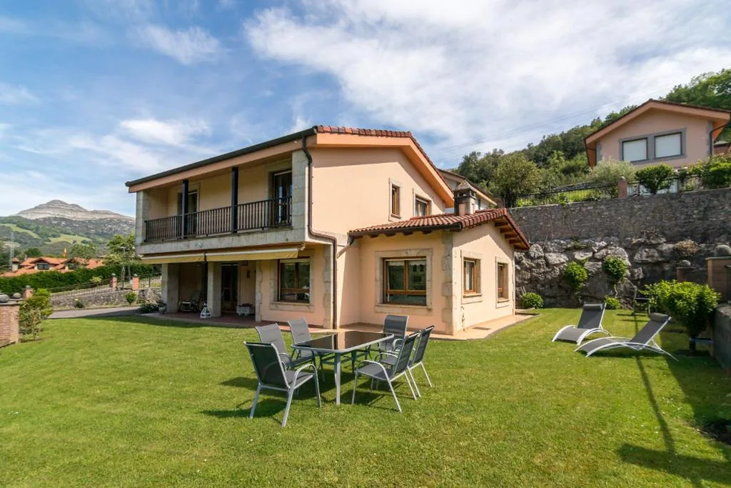Casa con 5 camere da letto — Casa Elena (Chalet individual en Valle de Ruesga)