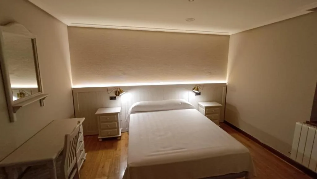 Doppelzimmer mit Bergblick — Casa Elisa Monegro.