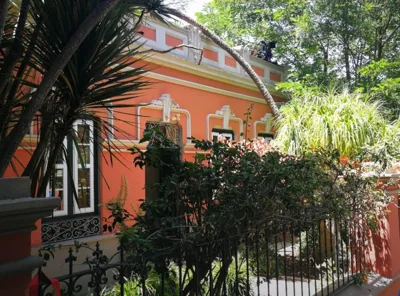 Casa emblematica en entorno de cuento — foto 9