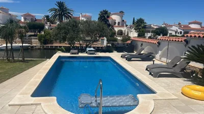 'Casa Empuria' Luxury pool house by the canal with jetty — foto 4