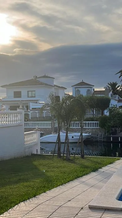 'Casa Empuria' Luxury pool house by the canal with jetty — foto 7
