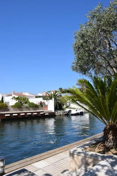 'Casa Empuria' Luxury pool house by the canal with jetty — foto 11
