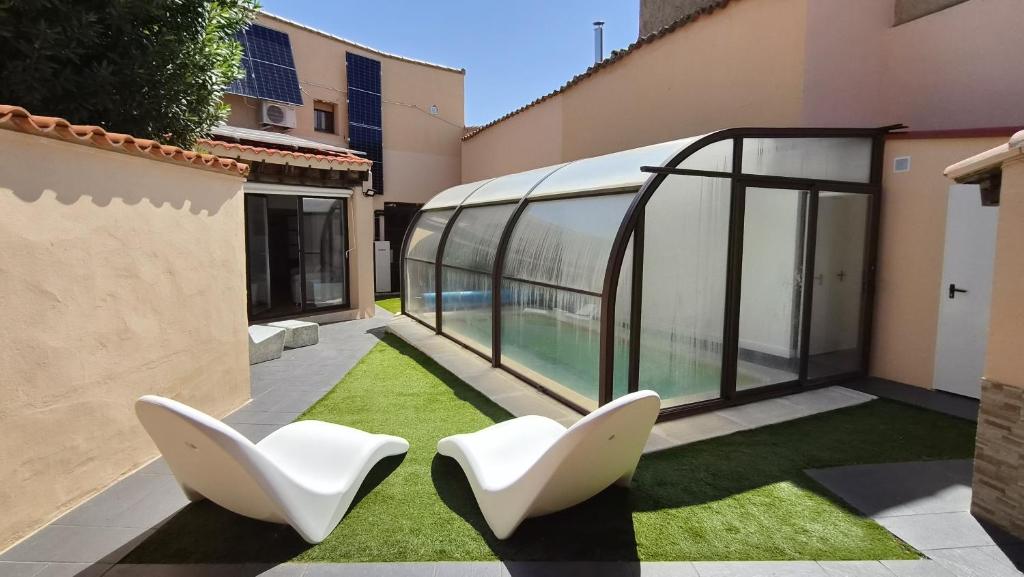 CASA ERNESTO. Piscina Climatizada, porche y garaje
