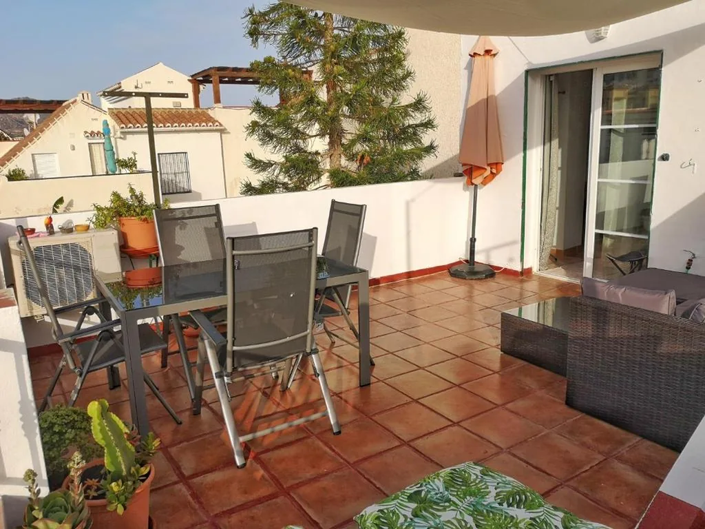 Casa de 3 dormitorios — Casa Familia Carabeo