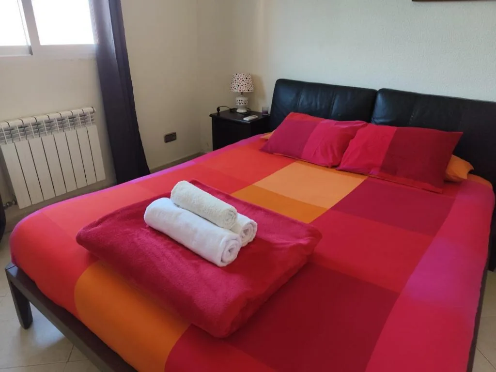 Habitación Doble con baño privado — Casa Flamenca en El Ventorrillo - Piscina, Tumbonas, Terraza y Aparcamiento
