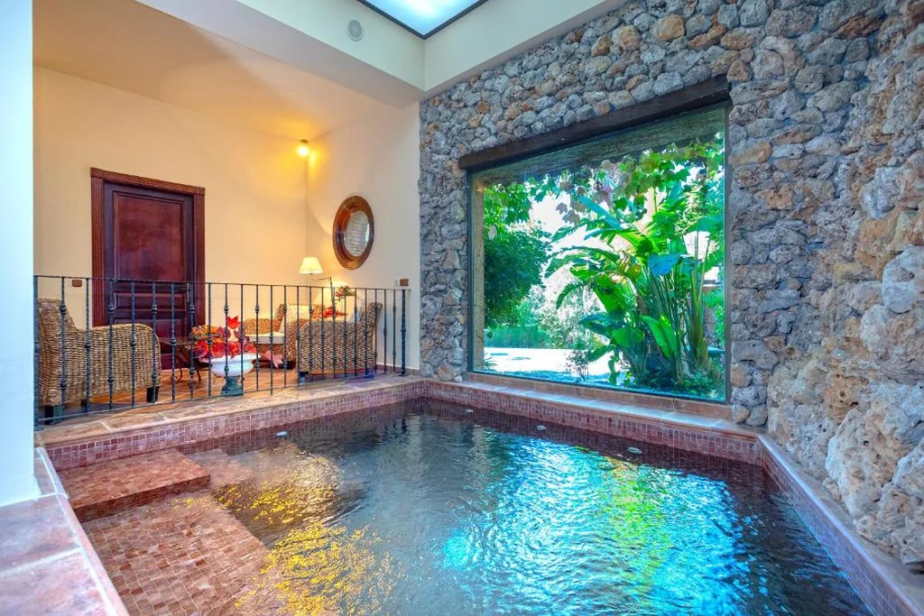 ヴィラ — Casa Flores con Piscina interior climatizada
