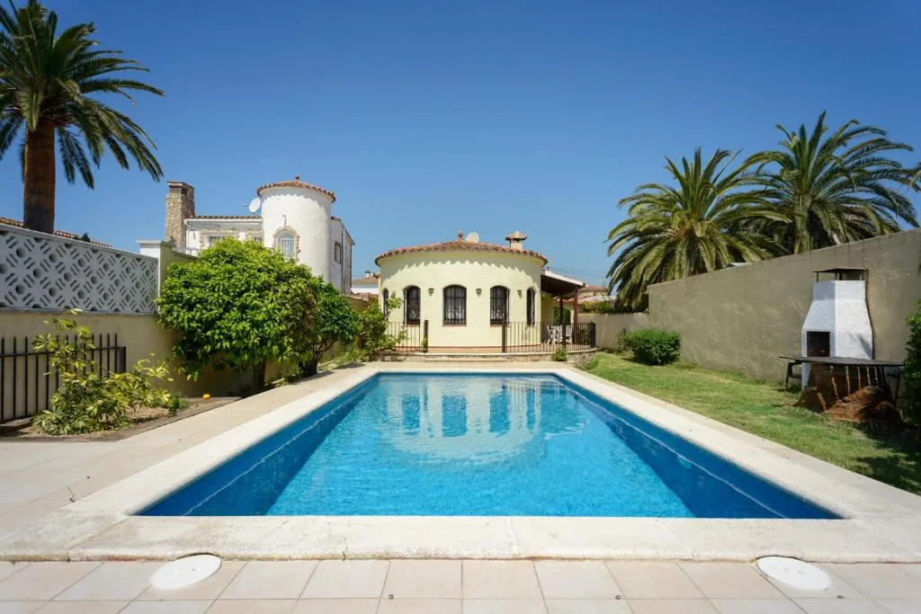 Villa con piscina privada — Casa Fluvia