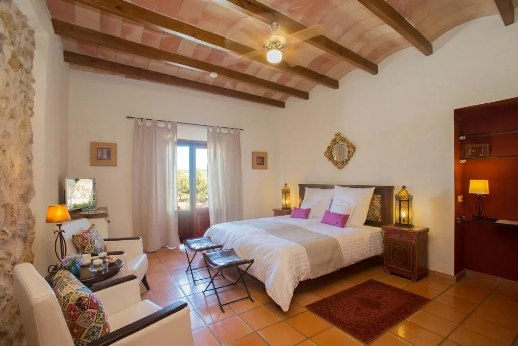 Chambre double avec vue sur le jardin — Casa Font i Roig