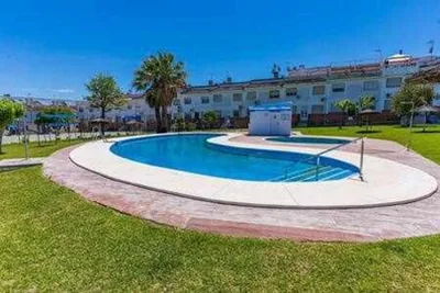 Casa grande , piscina y garaje — photo 9