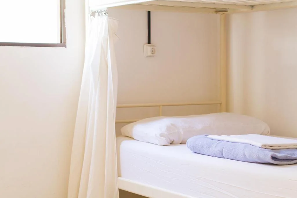 Cama em dormitório misto com 4 camas — Casa Grande Surf Hostel