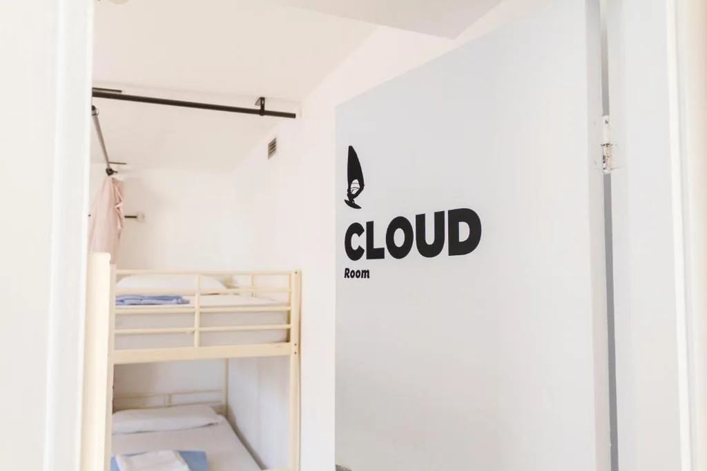 Cama em dormitório feminino com 4 camas — Casa Grande Surf Hostel