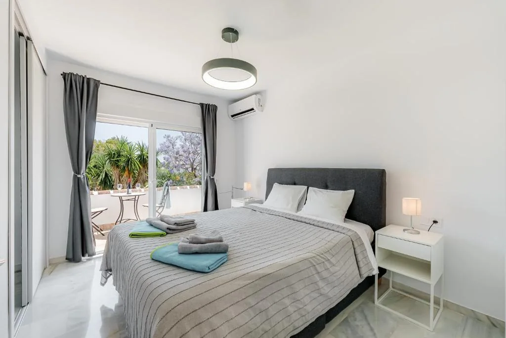 Casa Grapa in Sitio de Calahonda with heated pool