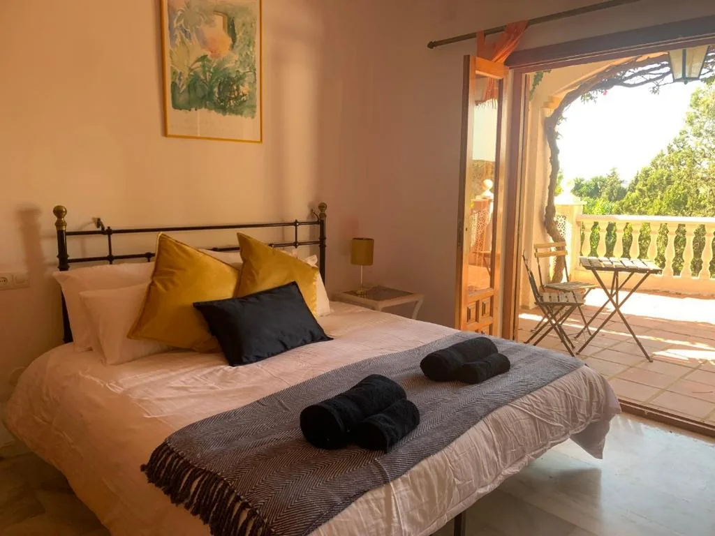 Doppelzimmer mit eigenem Bad — Casa Hermosa Mijas
