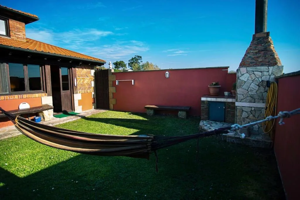 Haus mit 3 Schlafzimmern — Casa independiente con chimena, jardín y barbacoa