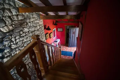 Casa independiente con chimena, jardín y barbacoa — Foto 4