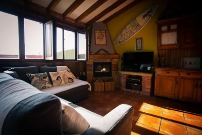 Casa independiente con chimena, jardín y barbacoa — Foto 5