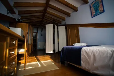 Casa independiente con chimena, jardín y barbacoa — Foto 7