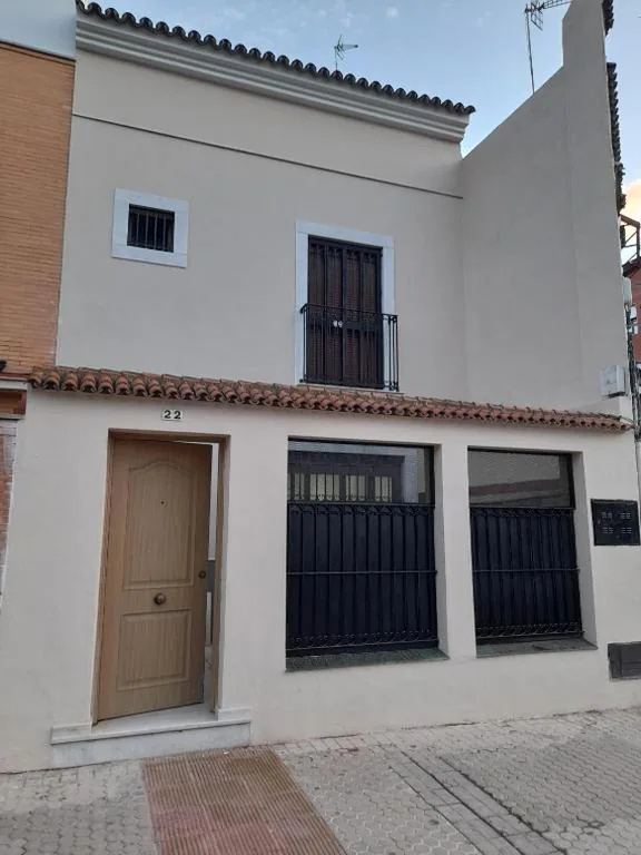 Casa de 4 dormitorios — CASA INDEPENDIENTE EN NERVION JUNTO A PARADA DEL METRO