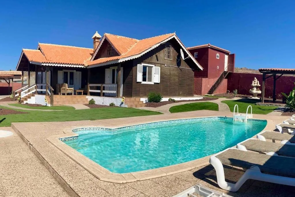 Villa con piscina privada — Casa Inmaculada