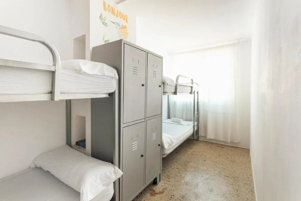 Camera quadrupla con bagno privato — Casa Jam Barcelona