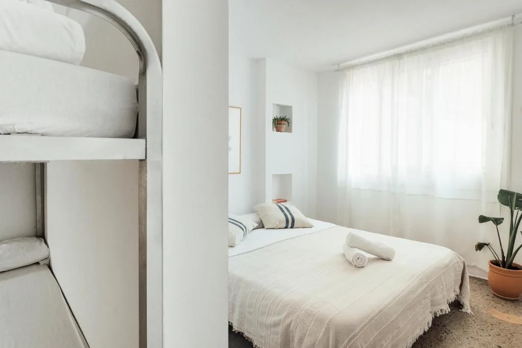 Camera familiare con bagno privato — Casa Jam Barcelona