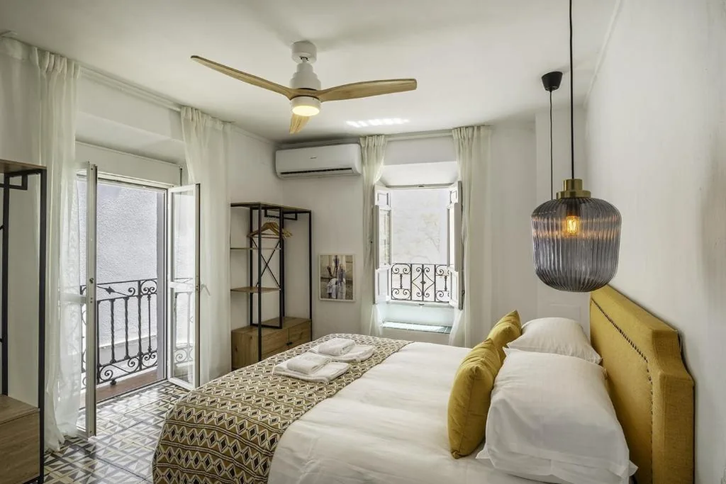 Dreibettzimmer mit eigenem Bad — Casa Jardin Competa