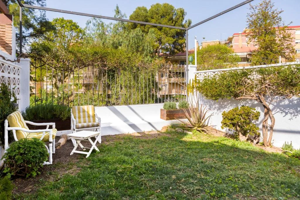 Haus mit 3 Schlafzimmern — Casa Jardín - residential area -free parking outdoor- Málaga Este