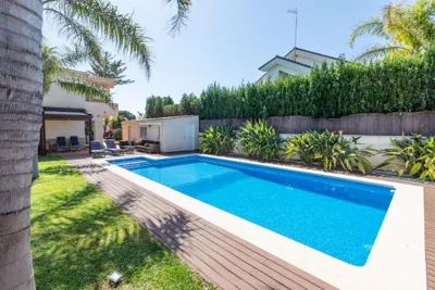 Casa junto al mar con jardín — foto 4