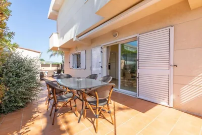 Casa junto al mar con jardín — foto 6