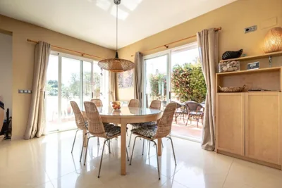 Casa junto al mar con jardín — foto 10