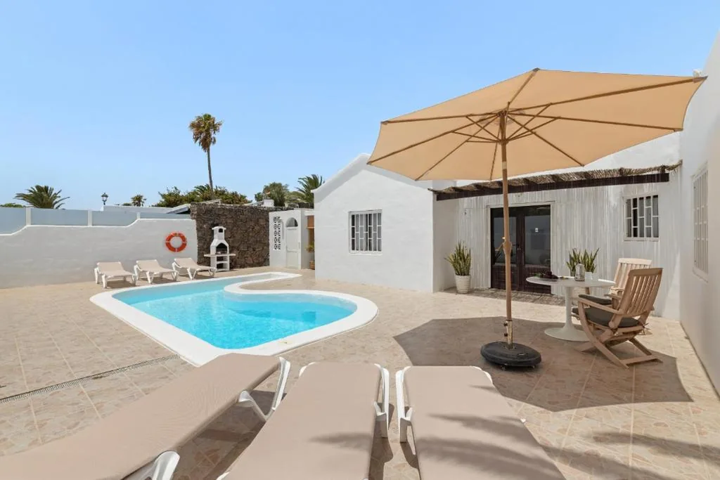 Villa con piscina privada — Casa Keiley by Escape Home