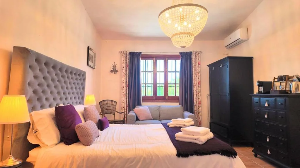 Quarto Duplo Deluxe com duche — Casa La Alegria 37