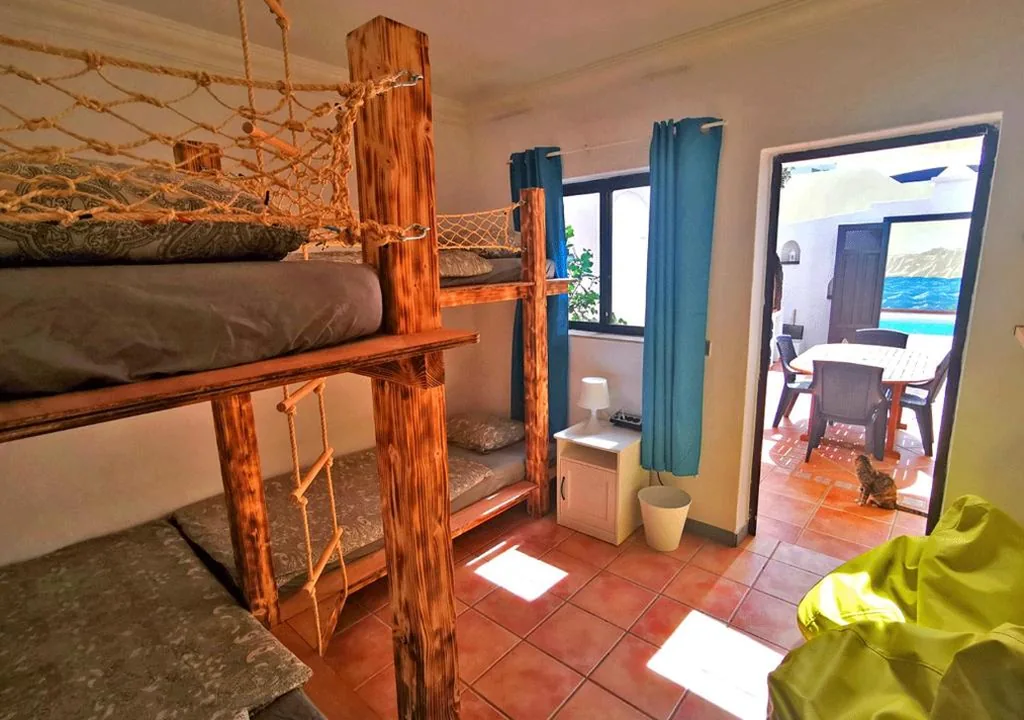 Bed in gemengde gedeelde kamer met 4 bedden — Casa La Costa, Pensión con vistas al mar