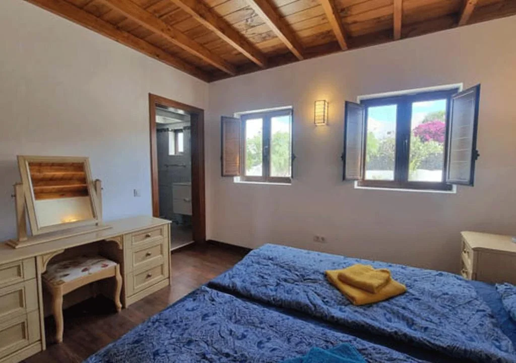 Tweepersoonskamer met eigen badkamer — Casa La Costa, Pensión con vistas al mar