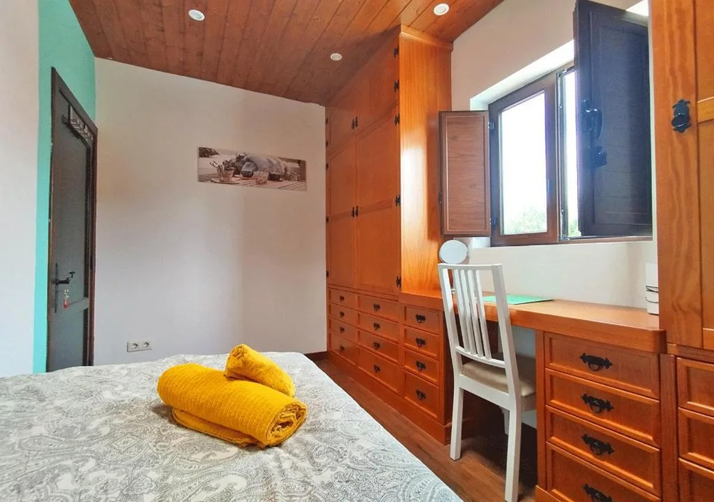 Eenpersoonskamer met uitzicht op de tuin — Casa La Costa, Pensión con vistas al mar