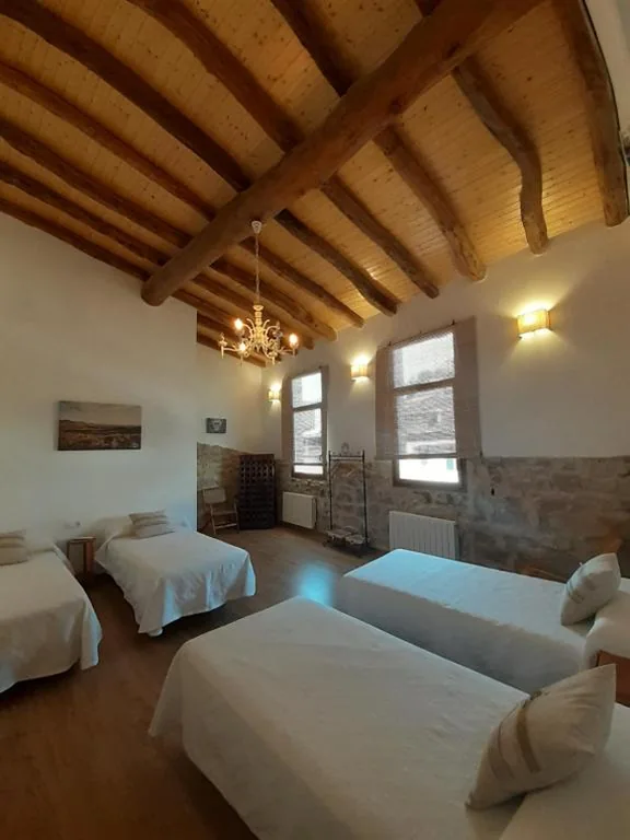 デラックス4人部屋 — Casa La Foradada
