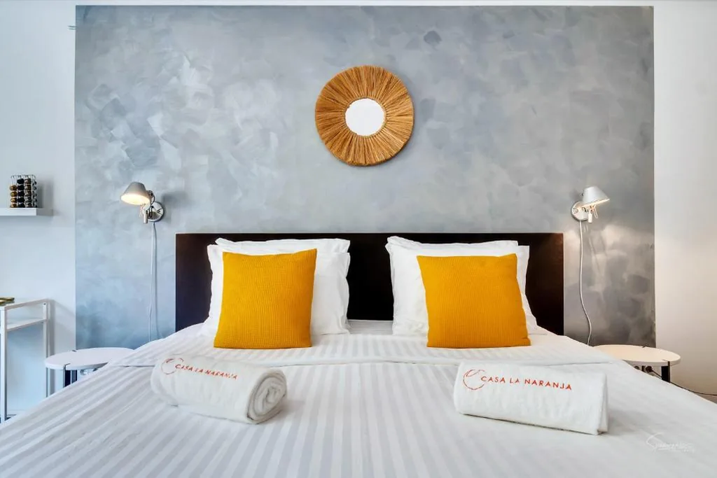 Zimmer mit extra großem Doppelbett – barrierefrei — Casa la Naranja Boutique B&B