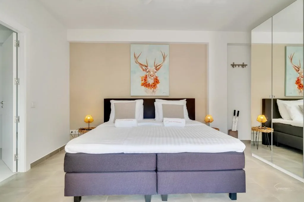 Zimmer mit extra großem Doppelbett und Gartenblick — Casa la Naranja Boutique B&B