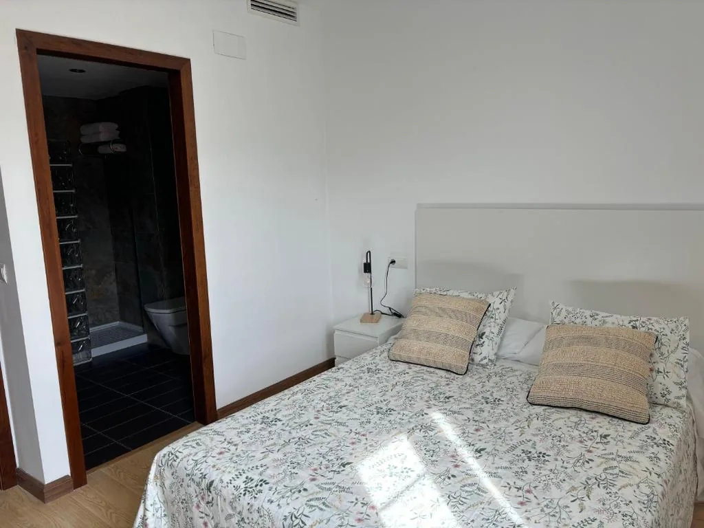 Tweepersoonskamer met eigen badkamer — Casa La Paz