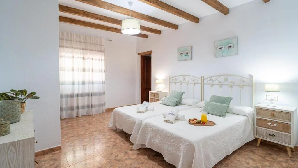 Casa La Sombra de la Parra Antequera - La Higuera by Ruralidays