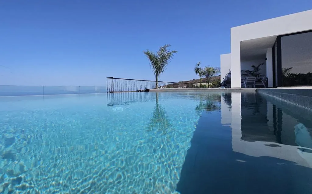 Villa de 3 dormitorios — CASA LAINA - Piscina Climatizada