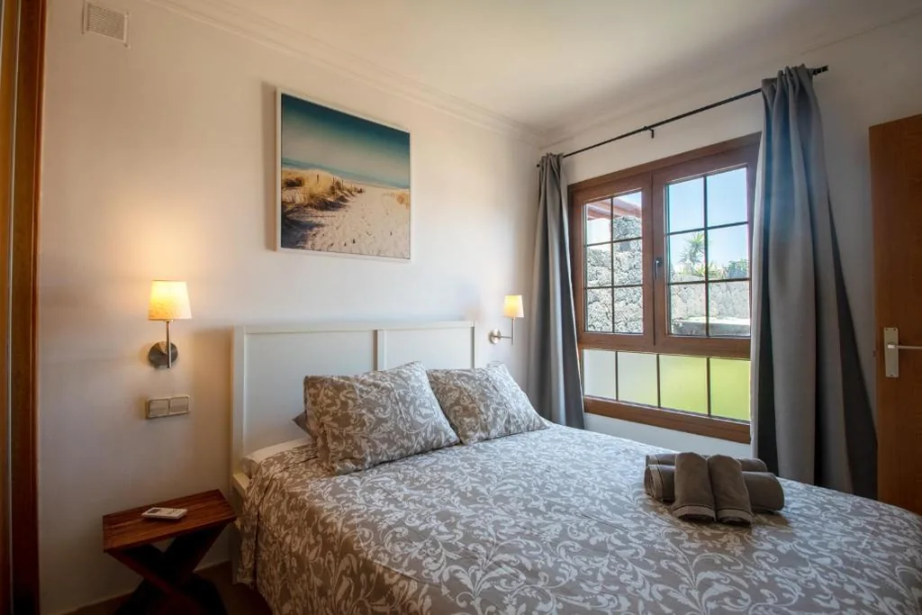 CASA LAURA VISTA LOBOS - spacious Villa with heatable pool and sea views
