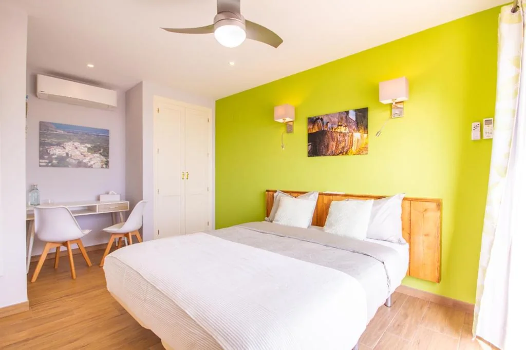 Deluxe Double Room with Shower — Casa Lennisa