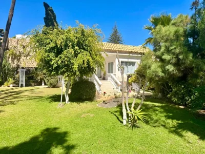 Casa Lilo, en jardin grande, con una gran piscina y barbacoa — foto 9