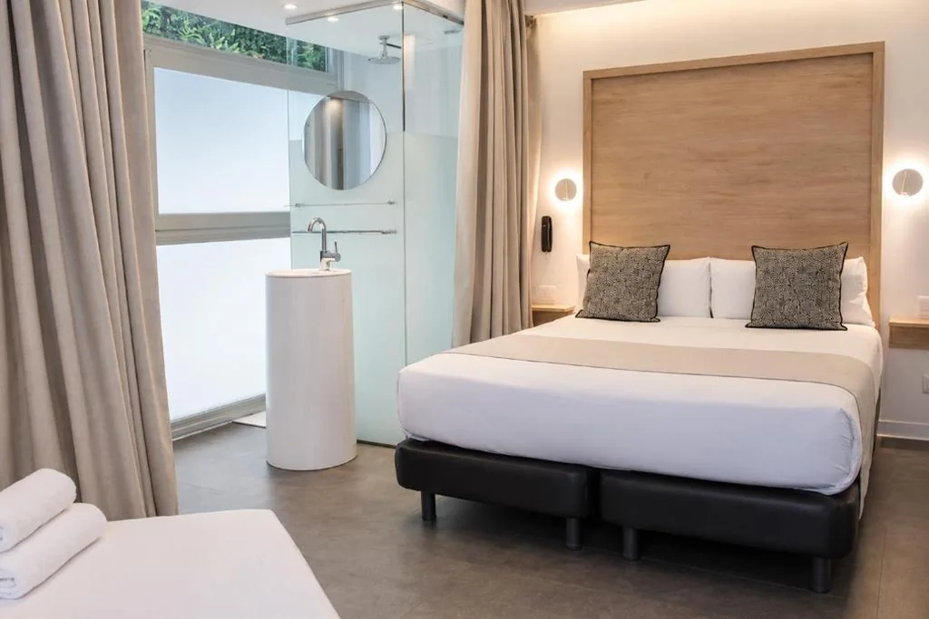 Habitación Triple Básica — Casa Lit Barcelona