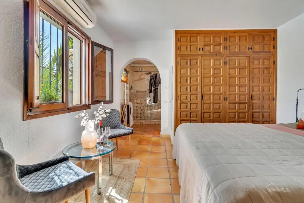 Doppelzimmer mit eigenem Bad – 1 oder 2 Betten — Casa Llibertat boutique stay with spa